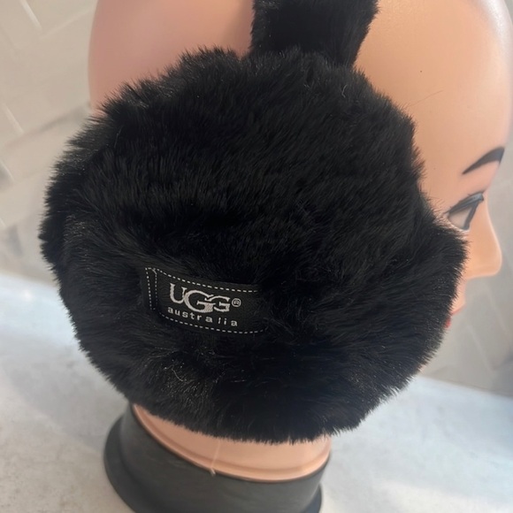 UGG black glove and ear muff set - Picture 3 of 7
